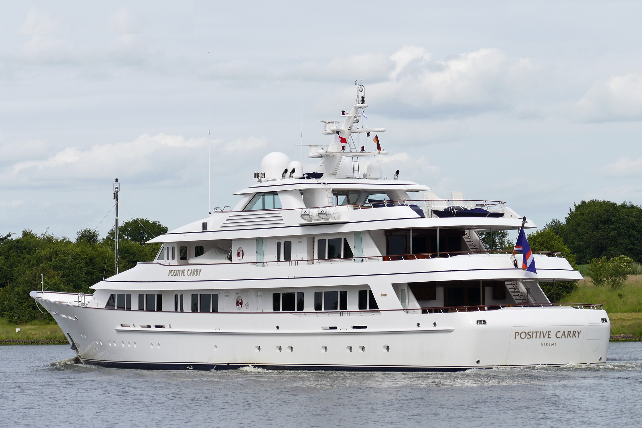 Yacht NEW HAMPSHIRE, a Feadship Superyacht CHARTERWORLD Luxury